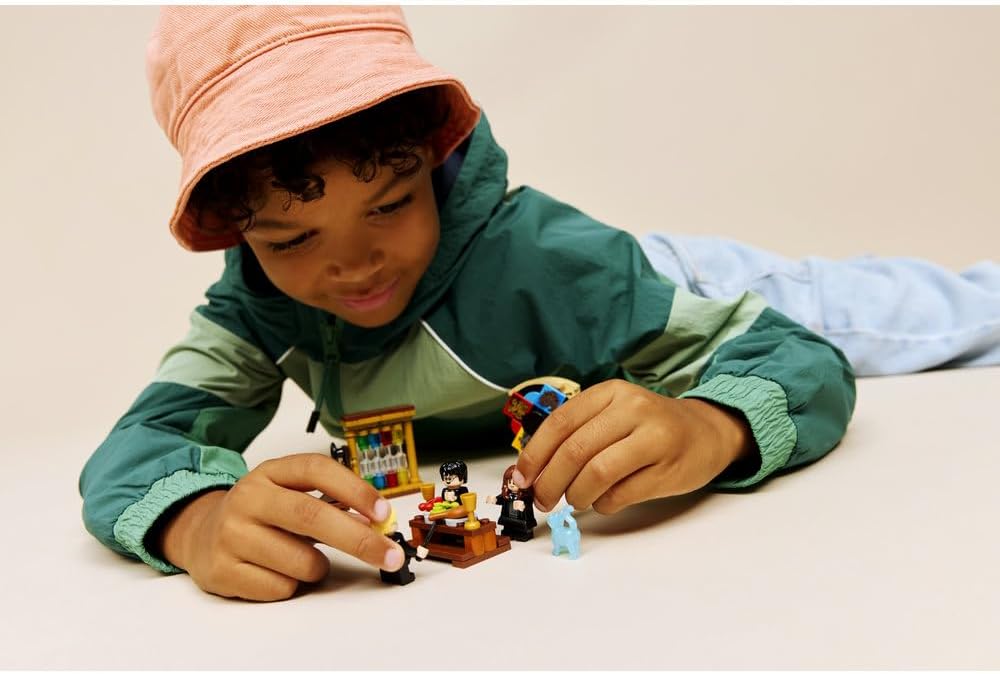 LEGO Harry Potter 76460 Hogwarts Castle: Sorting Hat Ceremony – 25th Anniversary Set with 4 Minifigures & Patronus